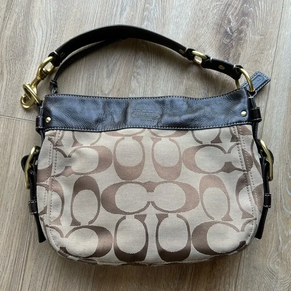 Coach Shoulder Bag. Excellent used condition. - Picture 1 of 6